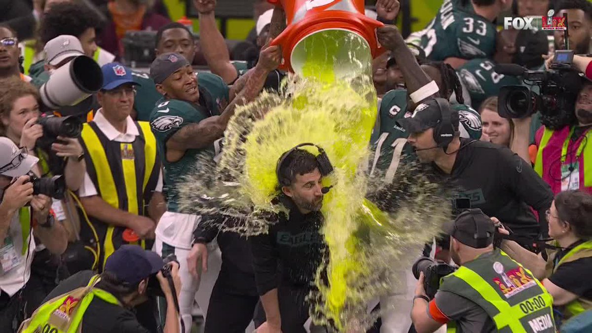 The slow-mo of Nick Sirianni getting the gatorade bath 💀 📺 FOX
