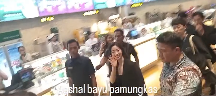 THE SCREAMS FOR DAHYUN AS SHE ARRIVES AT THE GALA PREMIERE