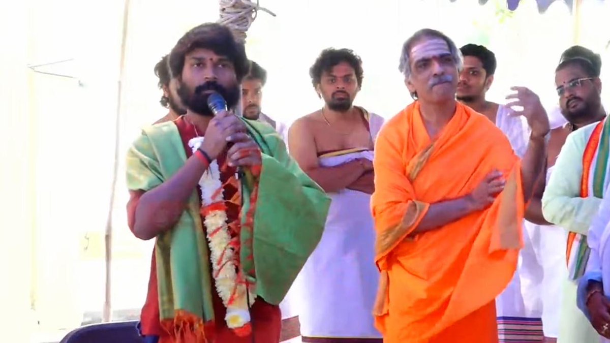 VRR Assaulting Chilkur Swami for fulfilling his personal agenda is being projected as Dharma Rakhana by few fanatics. But it’s an inhuman. Here is my clarification at a graceful event by Vaddiparthi Padmakar Rao garu🙏LIVE👇