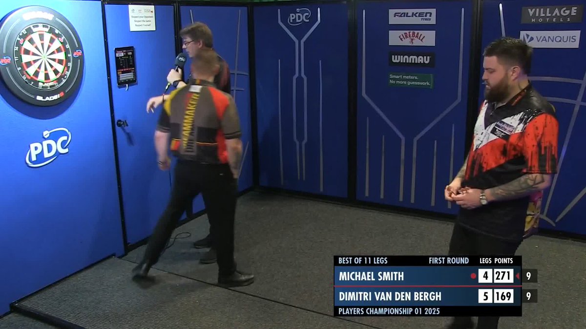 VAN DEN BERGH DEFIES SMITH! Dimitri Van den Bergh sees off Michael Smith to get his Players Championship campaign underway! 📺 #PC1