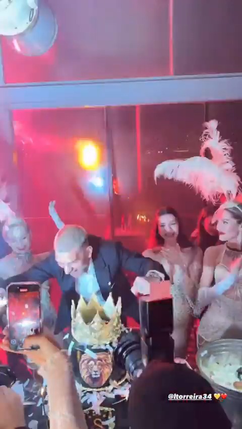 Lucas Torreira, yeni yaşını "Adanmış hayatların umudu" bestesiyle kutluyor.