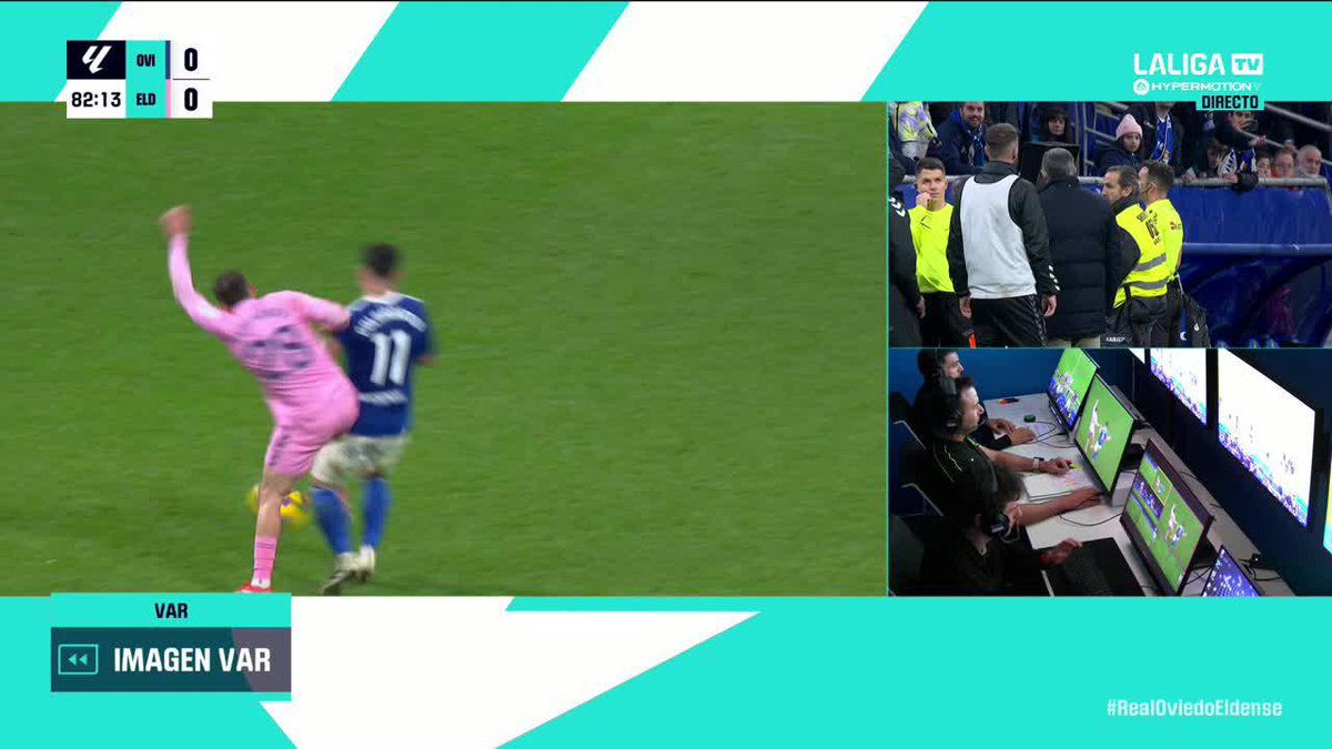 NO hay penalti โ La falta del jugador del Real Oviedo, en el origen de la jugada, por la que el รกrbitro no seรฑalรณ la pena mรกxima tras verlo en el VAR ๐บ #LALIGAHYPERMOTION