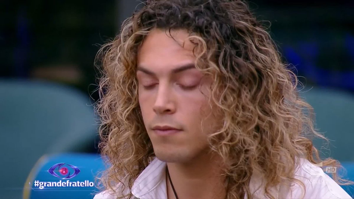 Giglio ascolta la versione di Yulia: "Sai quanto mi fido di te" #GrandeFratello