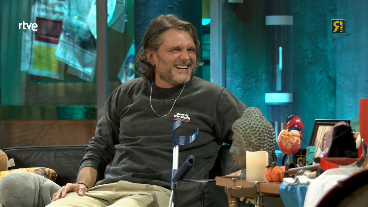 Salva Reina: "Era el primero que no me lo esperaba" La felicidad hecha persona, es que veías a Salva y te alegrabas como si fuese amigo o familiar tuyo. Es que vaya miuras tenía como actores nominados también, normal que hasta abrazase a Antonio Banderas. #LaRevuelta