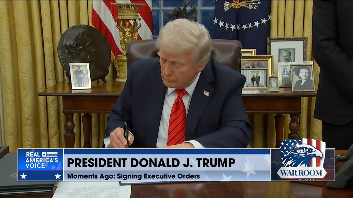 🚨 PRESIDENT TRUMP: "We are going back to plastic straws. Nobody likes paper straws."