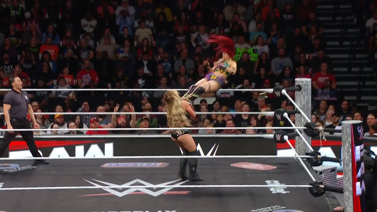 IYO SKY is living up to her name tonight... she's FLYING! 🔥🔥🔥 #WWERaw #RawOnNetflix