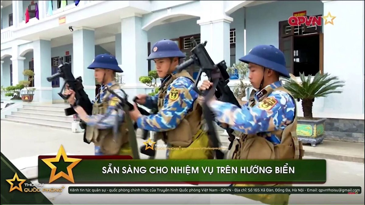 "Meet the squad" Conscripts of Vietnam Naval Infantry giving their Israeli firearms a good scrub as part of training. The operating environment of Naval Infantry usually involves sand, moisture, seawater, .... so it's essential for men to clean their weapons thoroughly.