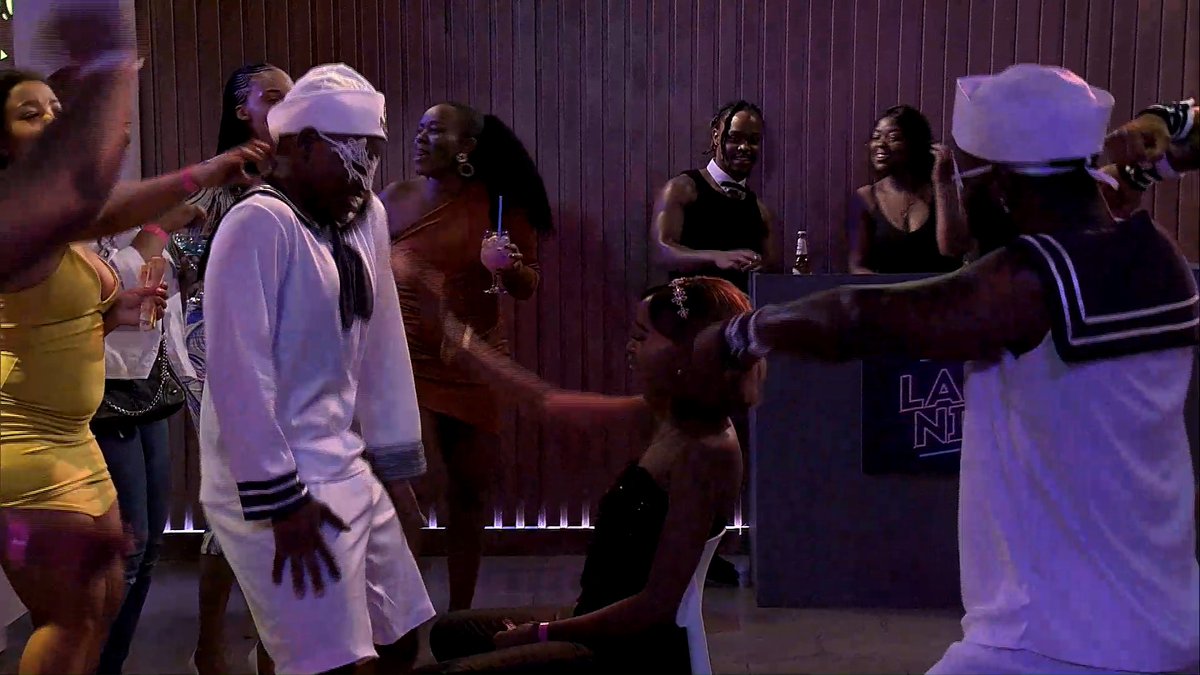 YHO! Bambamba uNtuthuko! 🫠 Kodwa ubaba naye? Why amkhuza in front of phambi kwabantu?? Now people are seeing the Gasa's business out in public. #etvScandal