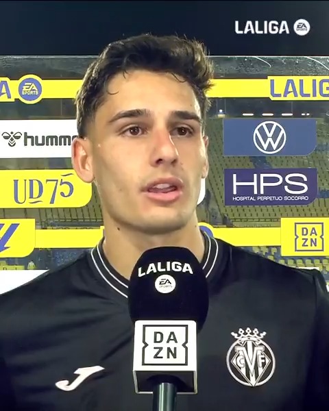 💛 'Es una persona a la que admiro, como futbolista y como persona. No os preocupéis, que va a volver a brillar en el Gran Canaria'. 🎙 Sergi Cardona habla sobre Kirian, ex compañero suyo en la UD Las Palmas, en los micrófonos de DAZN España. #LALIGABroadcasters | #LALIGAHighlights