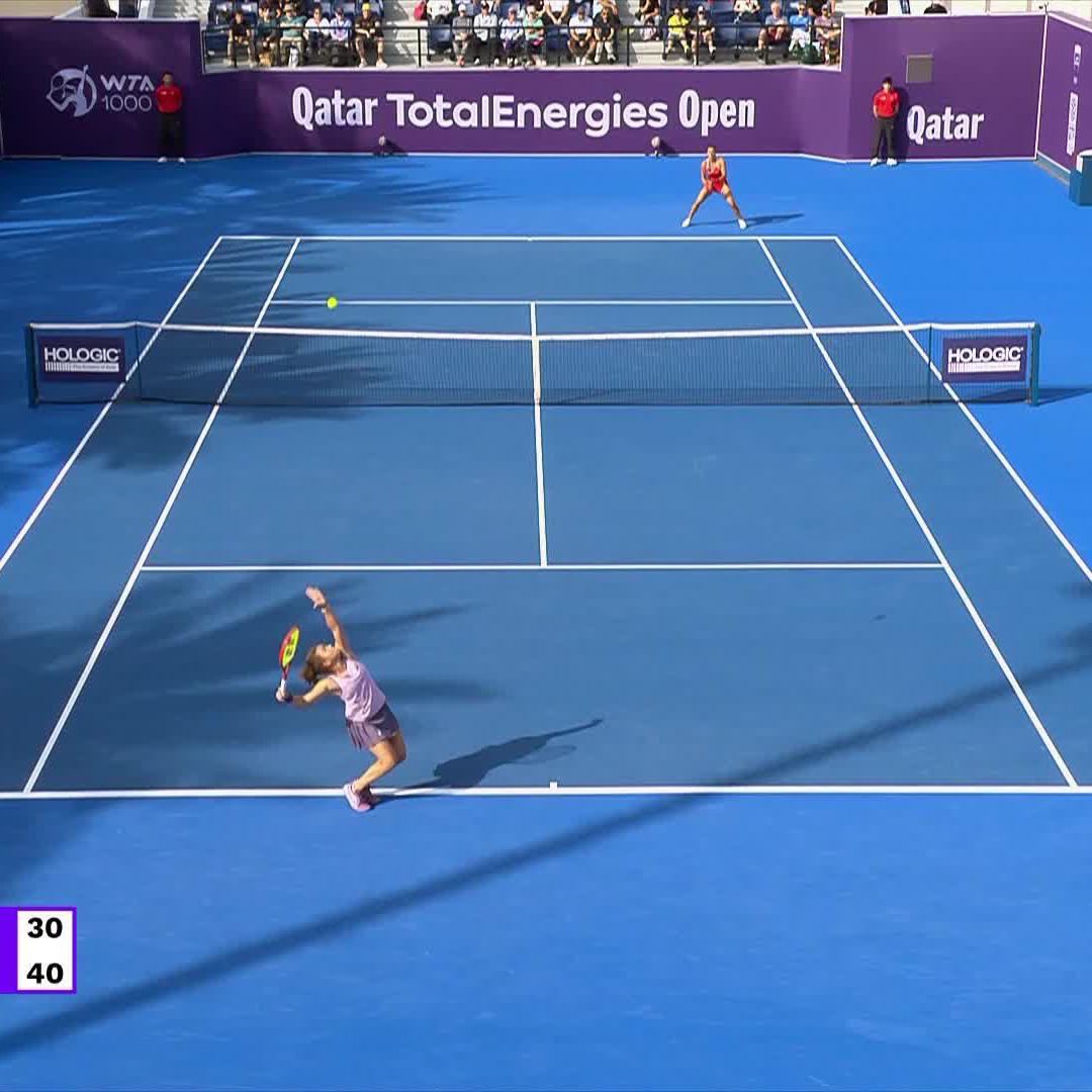 World No. 4 in front 🇮🇹 Jasmine Paolini looks for her first win in Doha, taking the opening set 6-3 against Garcia! #QatarTotalEnergiesOpen