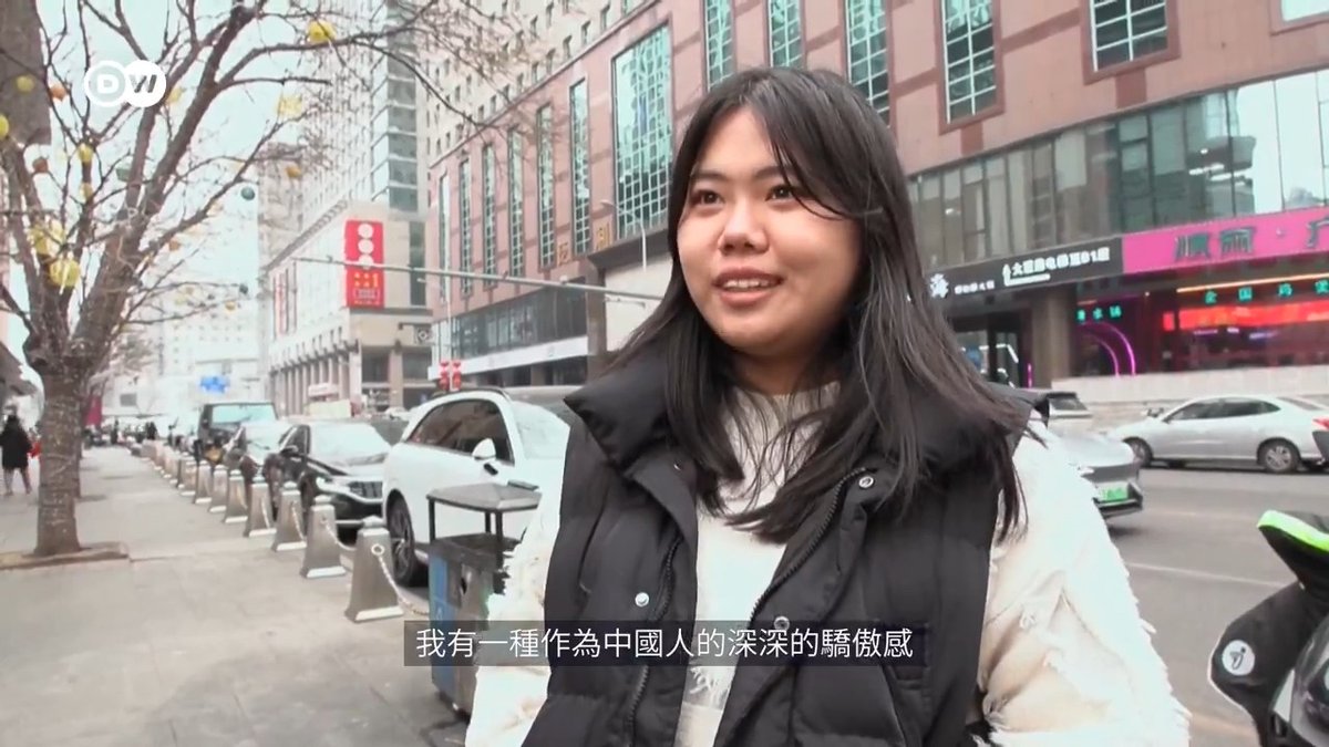 【哪咤2冲入全球票房前30 一些中国观众表示自豪】 尽管褒贬不一,哪咤2仍然冲入全球票房前30,并且是唯一一部非好莱坞片。对不少中国观众来说,这部国产动画电影令他们感到自豪。