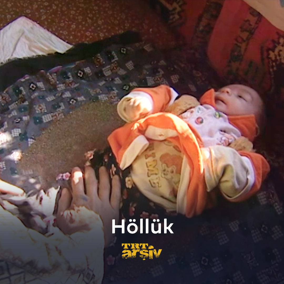 #Anadolu’da eskiden bebeklerin, bebek bezi yerine toprakla kundaklandıkları ‘’höllük’’ geleneğini hiç duydunuz mu? 🤔