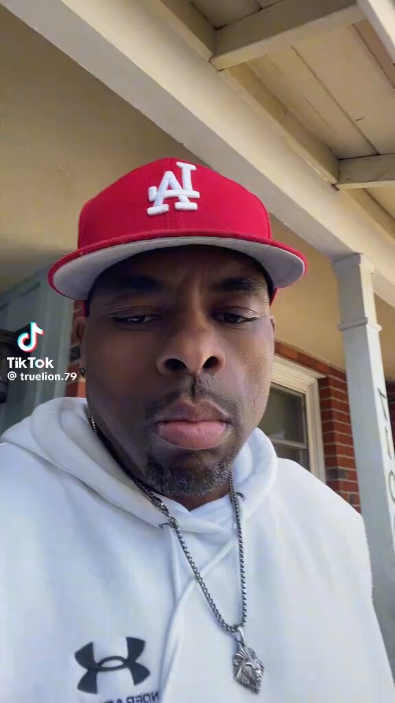 🚨Strong Language alert🚨 This man says it is time once and for all for Black Americans and White Americans to unite against the evil (politicians) in our country trying to destroy us. “I know the truth. This is actually one of our last chances to take care of one another, to look to the most high because these M’frs don’t care about us, they care about themselves. They would rather live happy on Earth and destroy us and burn in hell than to actually take care of their own people and live in Paradise.” I agree my brother. These politicians try their damndest to pit us against each other. Time to unite and take them down. Now is the time.