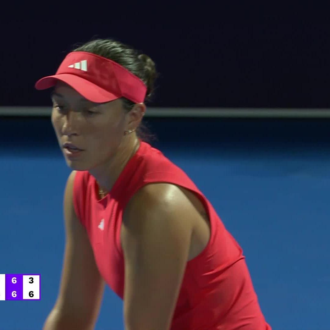 Digging deep in that second set🙅♀️ Jessie Pegula holds off Svitolina 6-2, 7-6(3) to advance in #QatarTotalEnergiesOpen!