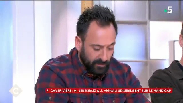 "C’est très bien d’ouvrir le monde de l’entreprise à des personnes handicapées, mais le plus important, c’est plutôt l’inverse : un Duoday inversé. Venez passer une journée avec nous, c’est vous qui devez changer de regard sur nous !" Duoday : MICHAEL JEREMIASZ dans #CàVous