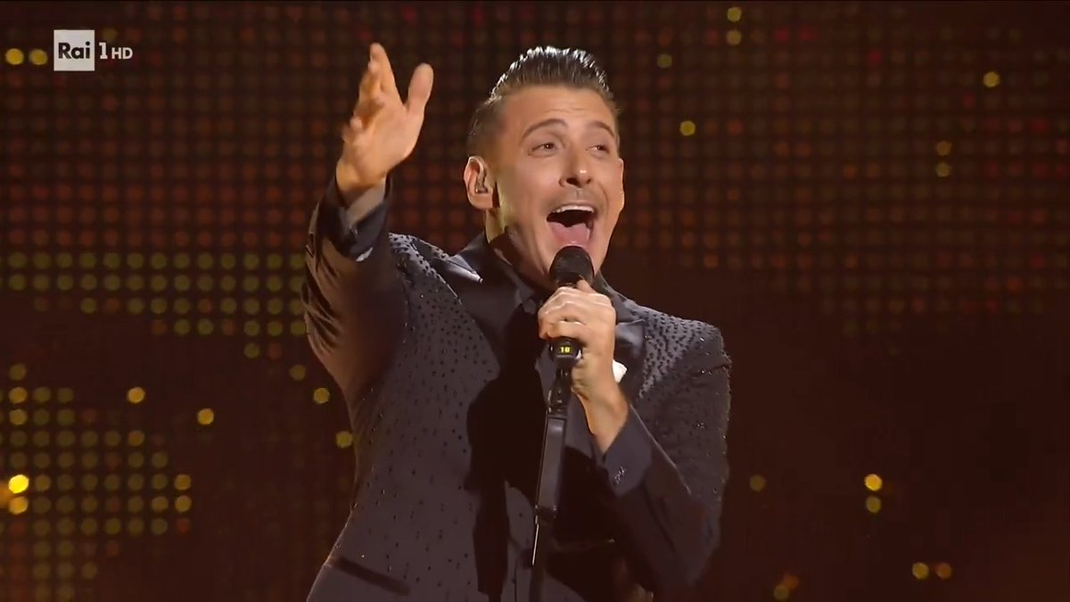 🎤 Francesco Gabbani 🎧 Viva la vita L’esibizione integrale è su RaiPlay In audio su RaiPlay Sound #Sanremo2025