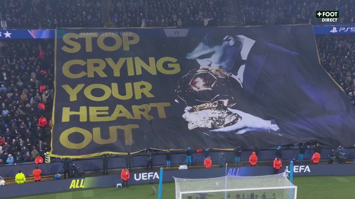 "Arrête de pleurer" 😳 Le message des supporters de Manchester City pour Vinicius, et Rodri n'en rate pas une miette 🍿 #MCIRMA | #UCL