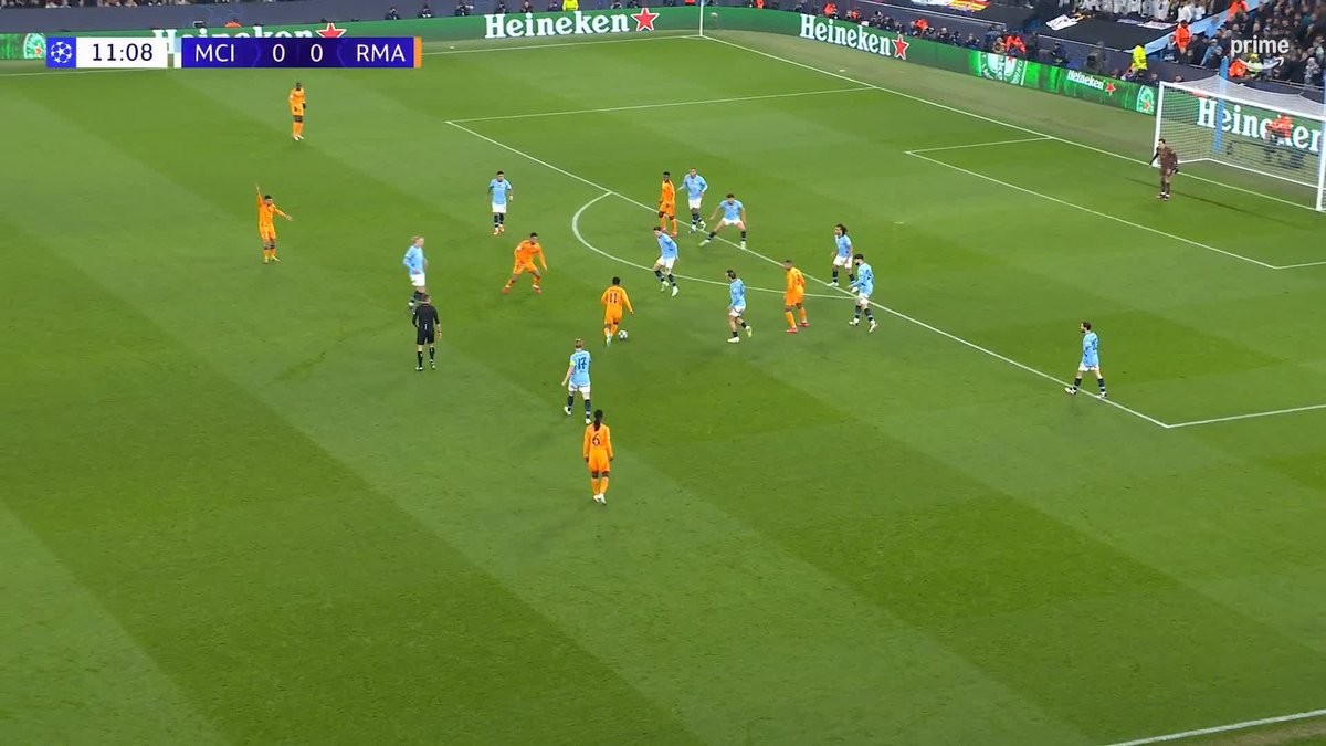 "They got away with it!" Real Madrid come very close to an opener at the Etihad! #UCLonPrime