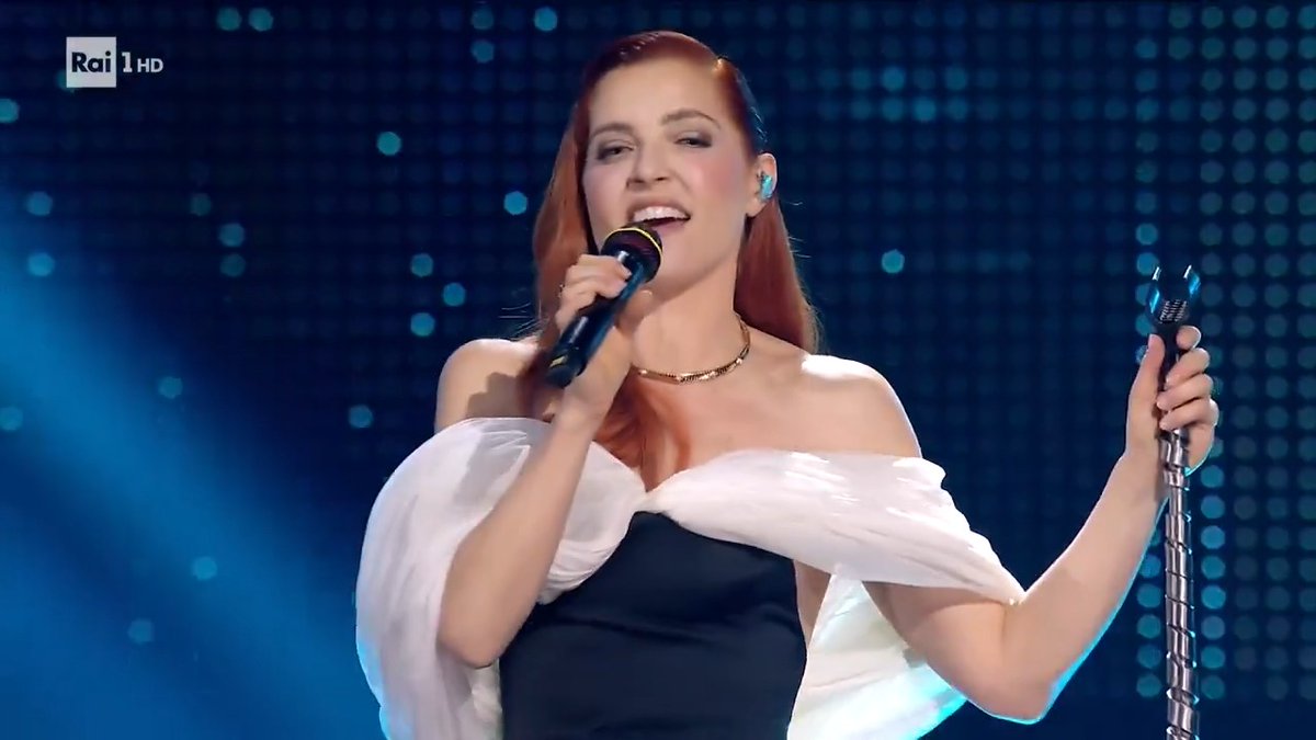 🎤 Noemi 🎧 Se ti innamori muori L’esibizione integrale è su RaiPlay In audio su RaiPlay Sound #Sanremo2025