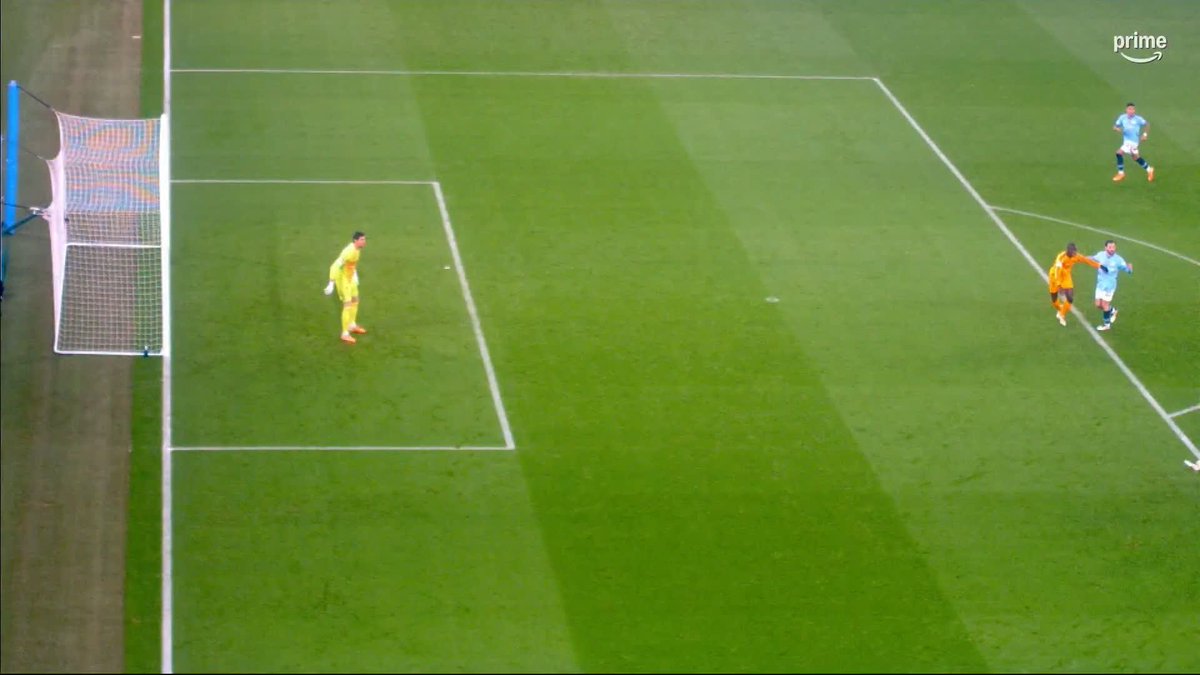 This one took a while for the officials to decide on... Erling Haaland's opener against Real Madrid 🧐 #UCLonPrime