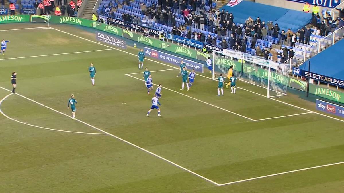 The assist from Kelvin Ehibhatiomhan here ✨ Jayden Wareham is there to finish it off and give Reading the lead!