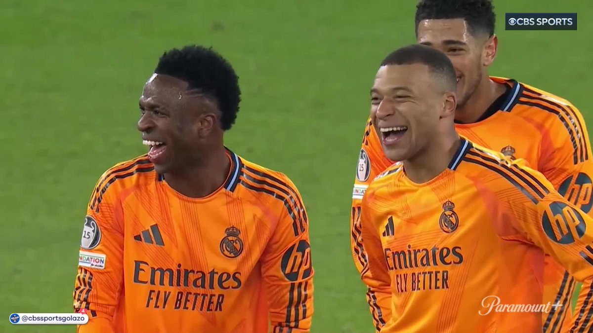 MBAPPÉ WITH AN INCREDIBLE DUMMY VOLLEY 😂 This game 🍿
