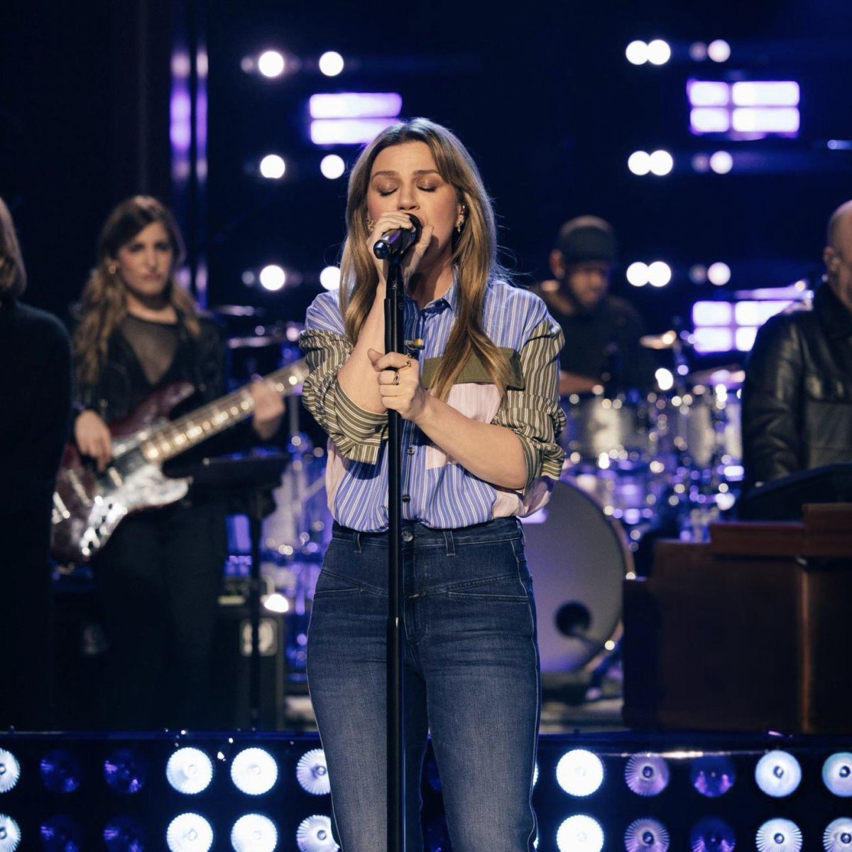 KELLY CLARKSON SINGING ‘YOU CAN’T WIN’ FOR THE FIRST TIME IN 14 YEARS