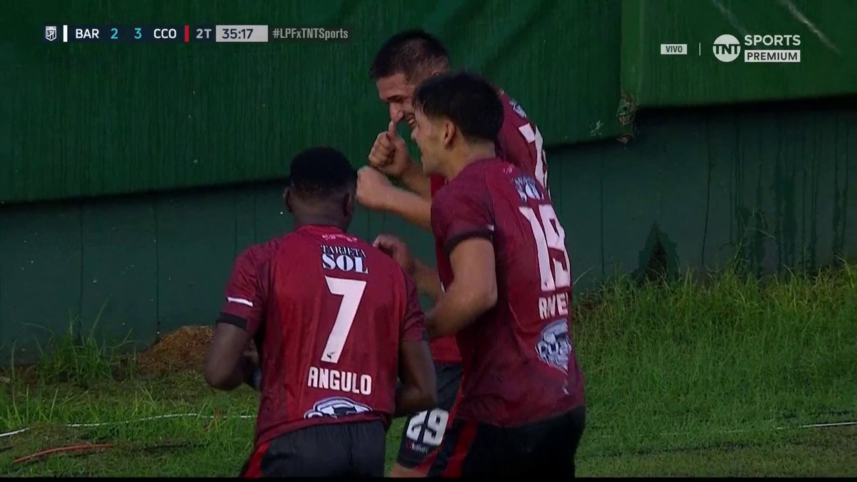 Lautaro Rivero, el pibe de River, pone de cabeza el 3-2 de Central Córdoba ante Barracas. ¡5 GOLES! en 25 MINUTOS en este 2T. 🤯🇦🇷