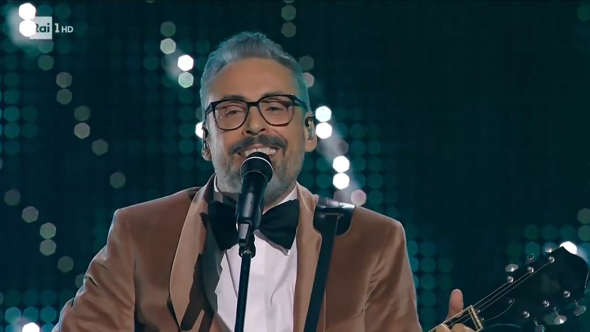 🎤 Brunori SAS 🎧L'albero delle noci L’esibizione integrale è su RaiPlay In audio su RaiPlay Sound #Sanremo2025