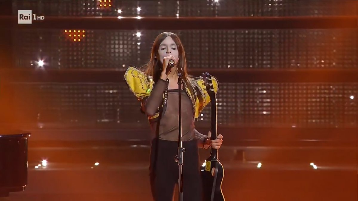 🎤 Lucio Corsi 🎧 Volevo essere un duro L’esibizione integrale è su RaiPlay In audio su RaiPlay Sound #Sanremo2025