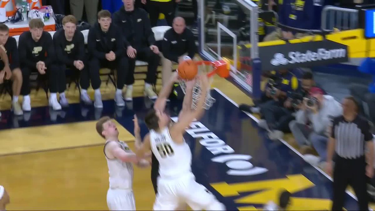A GOLDIN SAVE AT THE RIM 👀 Michigan Men's Basketball #B1GMBBall on Peacock 💻
