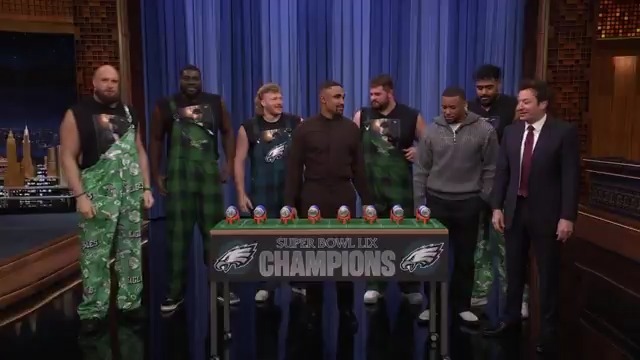 The Super Bowl Champs shotgunning a beer on The Tonight Show. 🍻🦅