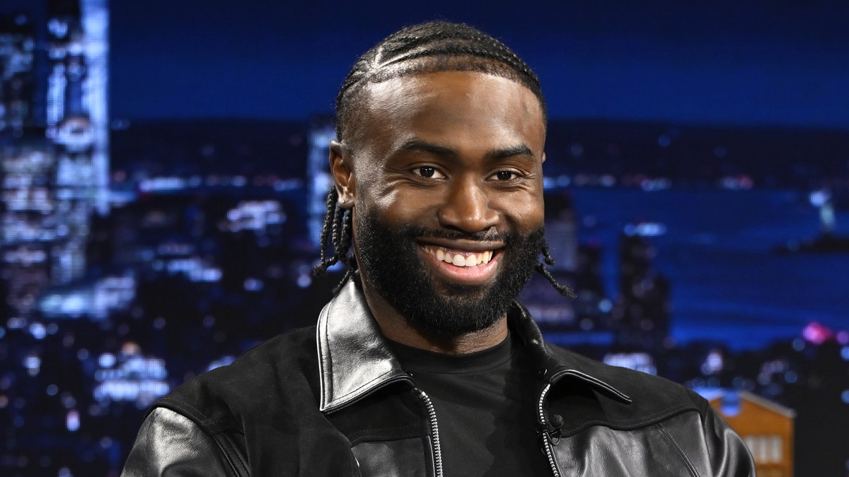 Jaylen Brown (Jaylen Brown) thinks Jimmy can dunk if he wears his 741 performance line sneakers! #FallonTonight