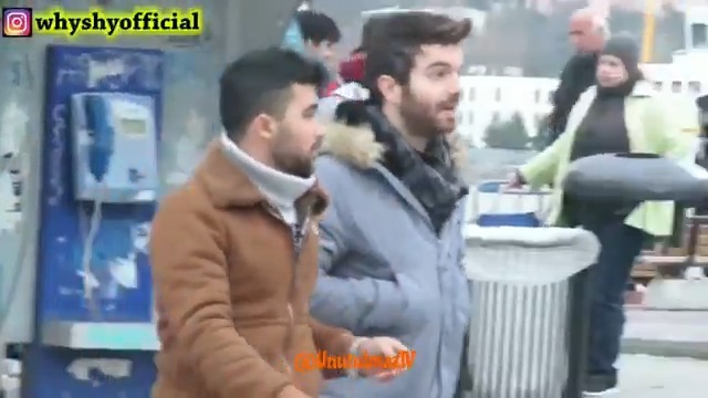 Tarihin en iyi kamera şakalarındandı. Her izlediğimde hayvan gibi gülüyorum ahahhshds