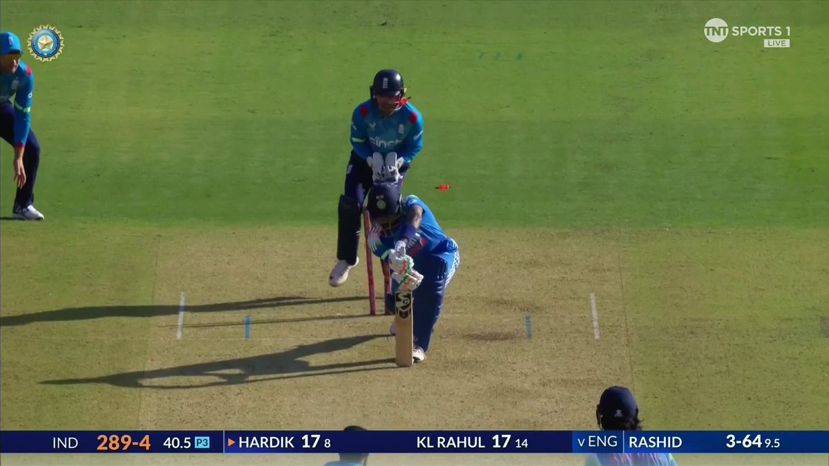WHAT A BALL! 😍 Adil Rashid gets his revenge on Hardik after being hit for back-to-back sixes! 📺 Watch #INDvENG on TNT Sports & discovery+ UK