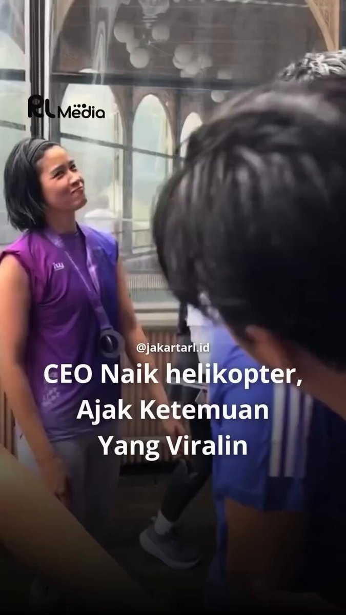 Caroline Riady, CEO dan Wakil Presiden Direktur Siloam Hospitals Group ketemuan dengan yang viralin dirinya naik helikopter. “Ini yang nggak ada kerjaan nih,” ucap Caroline dengan riang saat bersalaman dengan yang viralin dirinya naik helikopter; bayubeha. Bagaimana menurut Anda? Silahkan beri komentar terbaik di postingan ini 🙏🏻 Punya info penting, kirim materi video melalui DM/WA atau mention di story 📹 : Warganet DM for copyright or removal