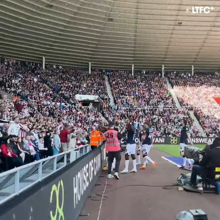 Eli sending the Stadium of Light away end into play-off pandemonium 🪄