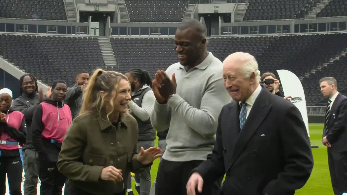 Phoebe Schecter showing King Charles the American Football basics! 🏈