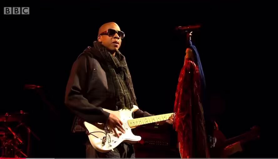 Pop Crave That’s why Jay-Z mocked Noel/Oasis at Glastonbury in 2008 after Noel said hip-hop didn’t belong at the festival.