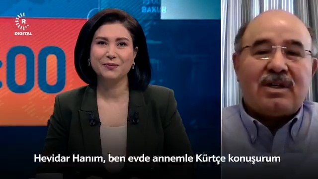 AK Parti kurucularından, Türkiye Eski Milli Eğitim Bakanı Hüseyin Çelik, Rûdaw'a konuk oldu ve Kürtçe konuştu Hüseyin Çelik: Evde annemle Kürtçe konuşurum. İlmi, siyasi bir konu hakkında konuşunca da Kürtçem maalesef yetmiyor, bundan da rahatsızım