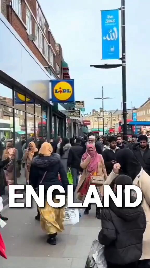 ADMIN POST. A walk through "Modern London".