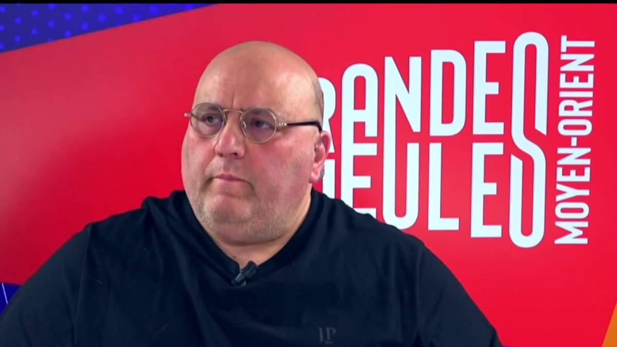 "Le premier crime a commencé en 1947 quand 900 000 Juifs ont été renvoyés de leur pays. Personne ne s'est occupé de nous. J'avais 7 ans quand on m'a expulsé de mon pays, et mon pays c'était l'Algérie." Julien Dray (Julien Dray) ancien député