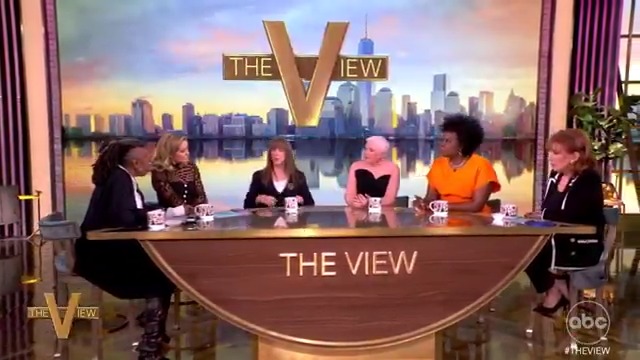 Former 'Saturday Night Live' cast members Laraine Newman, Julia Sweeney and Leslie Jones (Leslie Jones 🦋) discuss the key to show’s longevity and why it's been beloved for 50 years!