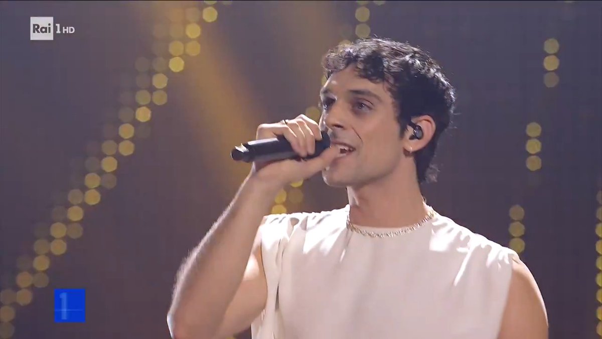 “Sono una madre che si sgola, una testa che gira ancora” 🎤 Bresh 🎧 La tana del granchio L’esibizione integrale è su RaiPlay In audio su RaiPlay Sound #Sanremo2025