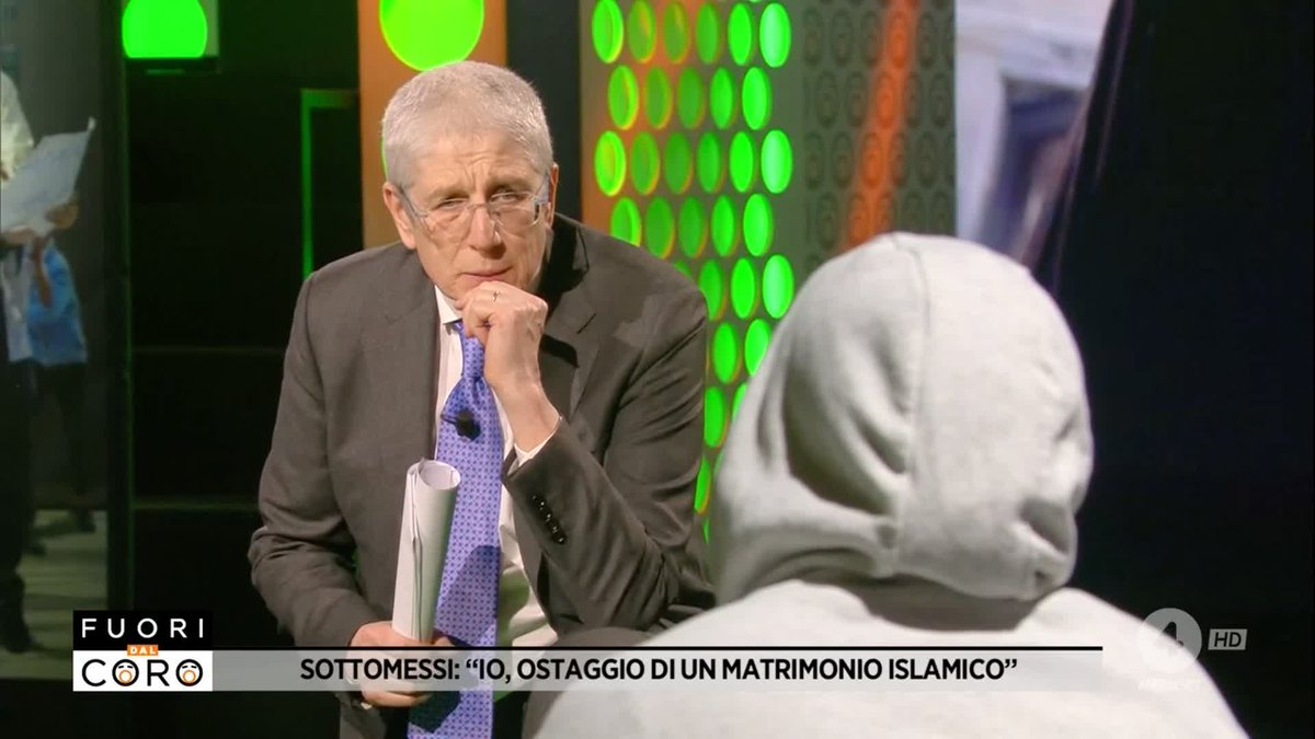 Minacce esplicite, botte e altre violenze: è ciò che ha dovuto subire Ilaria, una ragazza italiana che ha sposato un ragazzo pakistano e che si è convertita all'Islam. #Fuoridalcoro