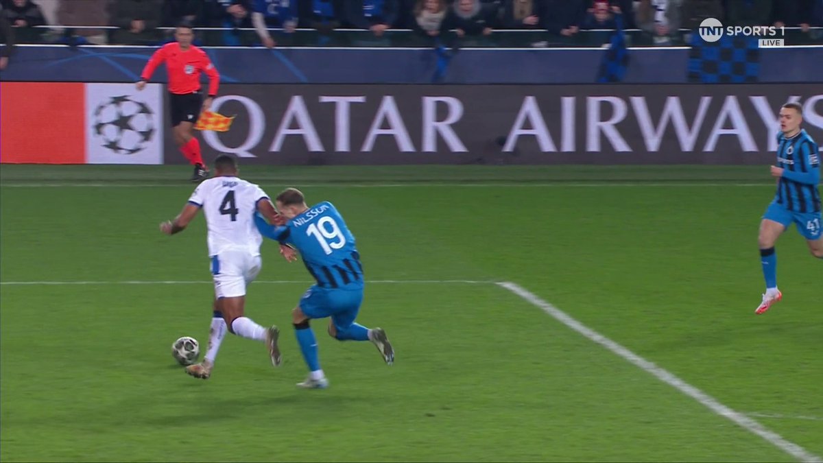 "That is absolutely ridiculous" 😳 Is this the worst refereeing decision of the season? 🤯 🎙️ Reshmin Chowdhury | 📺 TNT Sports & discovery+ UK