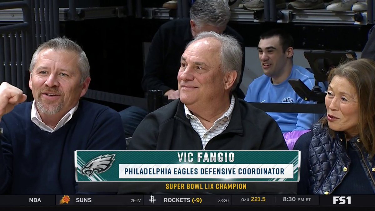 👏 Eagles DC Vic Fangio big smile and big ovation at the Villanova game