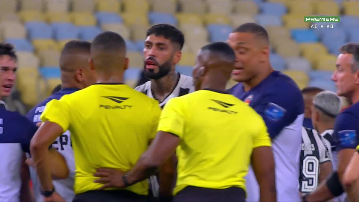 ⚠️ A briga entre jogadores de Flamengo e Botafogo após o fim do jogo. 🎥 Premiere | ge