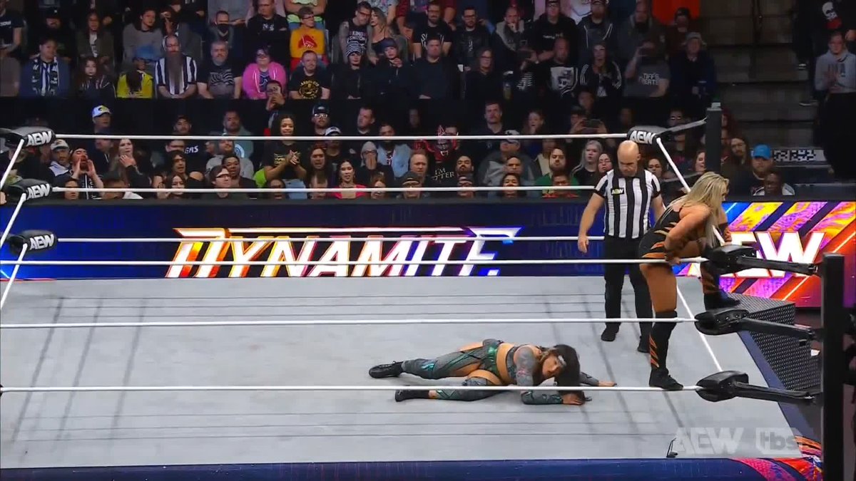 Kris Statlander and Penelope Ford are tearing it up! Watch #AEWDynamite on TBS Network & @SportsOnMax @CallMeKrisStat | @ThePenelopeFord