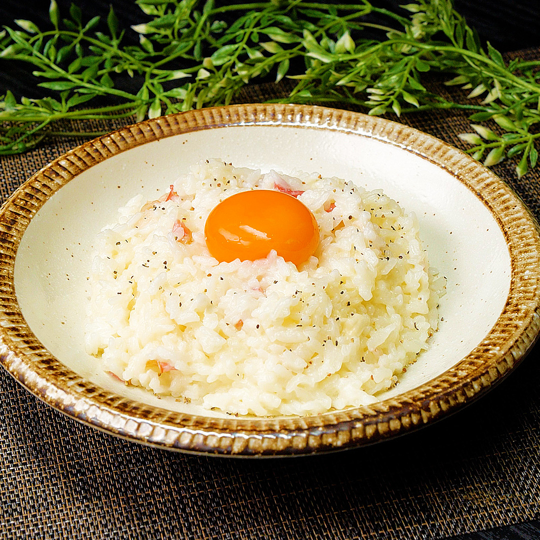 【レンジで3分=悪魔的おいしさ】「お店の味やん」「濃厚すぎてハマる」チーズ好き集合!とろけるカマンベールでリゾットが格上げ! / Easy Camembert Risotto🍚🧀